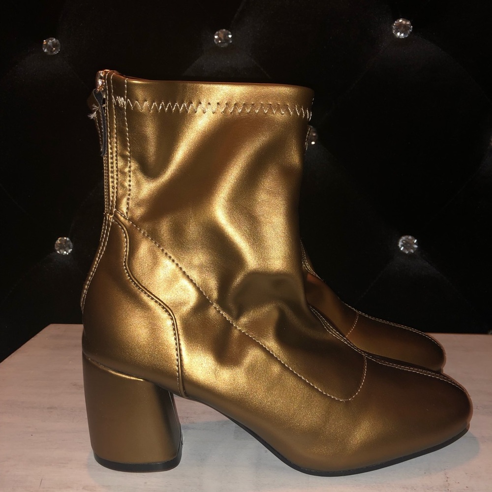 {LuvMark} đźŤSleek Shiny Gold Heeled Booties - Picture 1 of 5